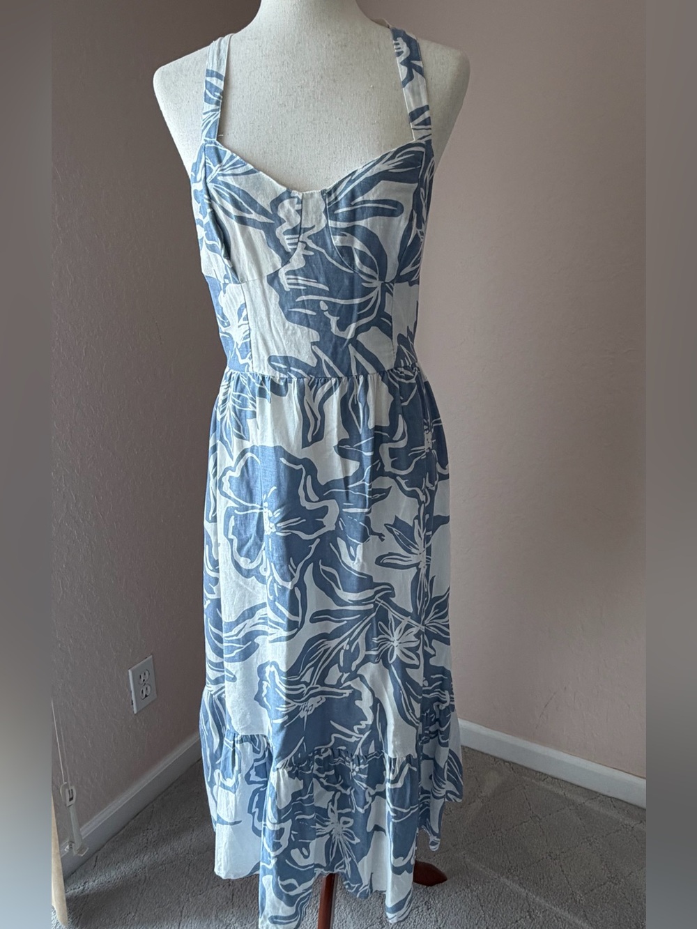 Jessica Simpson Blue Floral Smocked Sundress for with ruffle hem. Women sz M